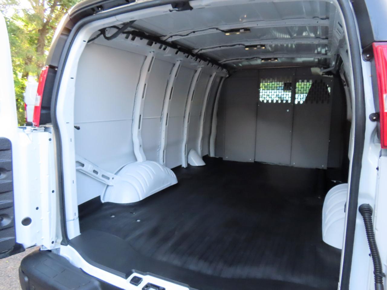 Chevrolet Express Cargo Van RWD 2500 135" 2021