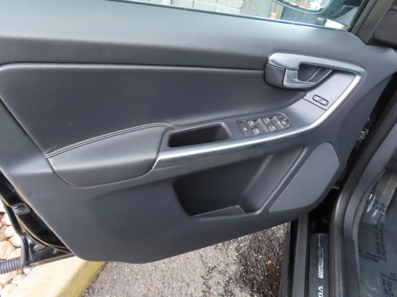 Volvo XC60 AWD 4dr 3.2L Platinum 2015