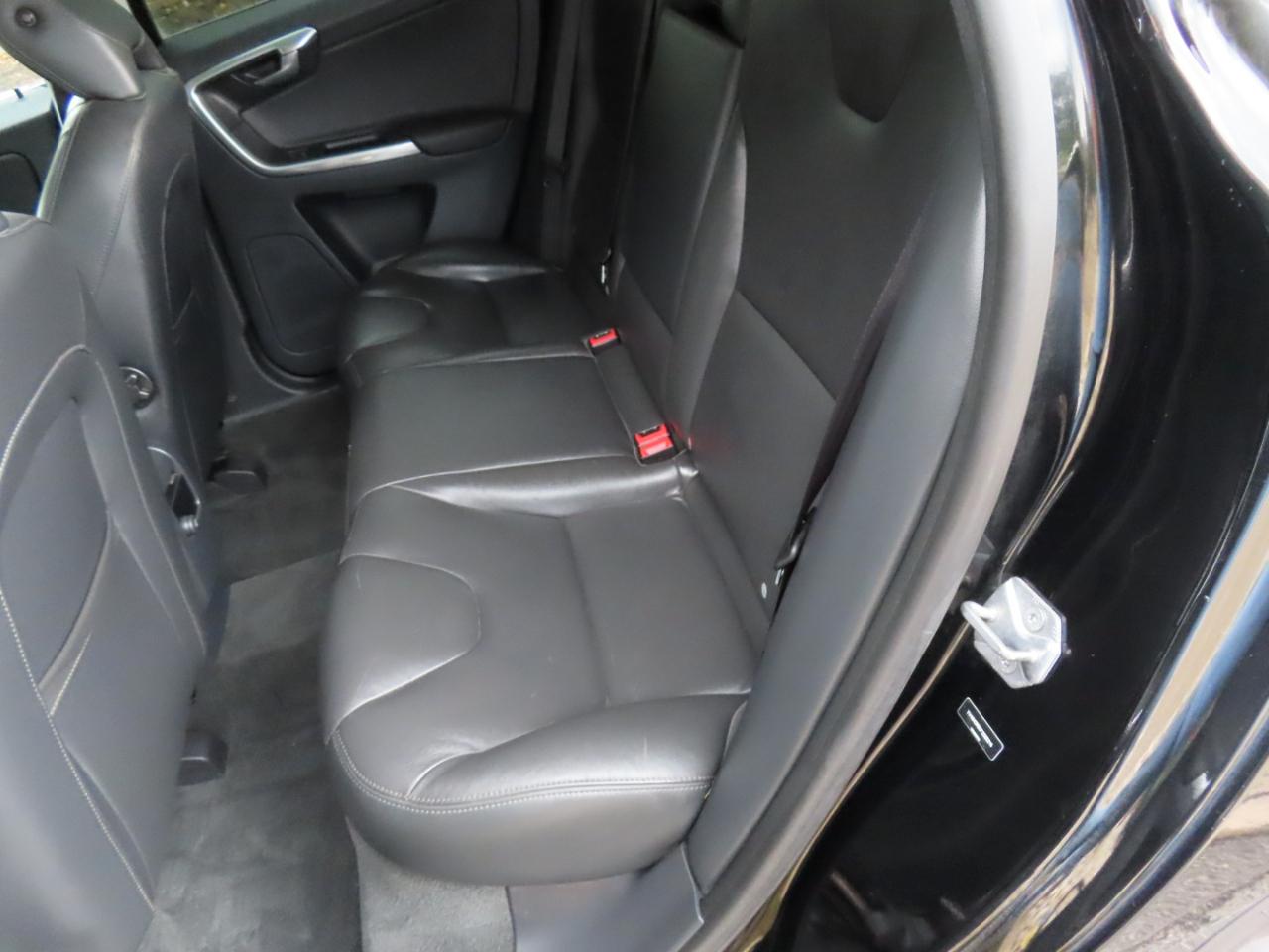 Volvo XC60 AWD 4dr 3.2L Platinum 2015