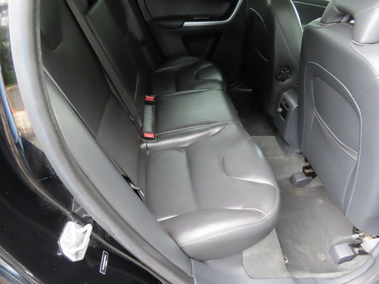 Volvo XC60 AWD 4dr 3.2L Platinum 2015