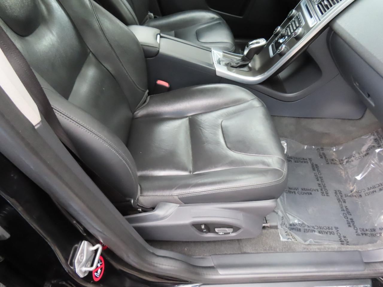 Volvo XC60 AWD 4dr 3.2L Platinum 2015