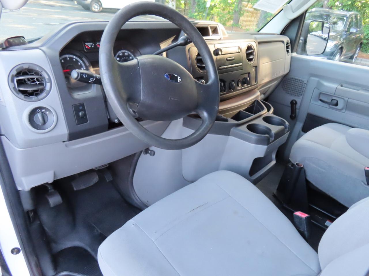 Ford Econoline E-250 2013