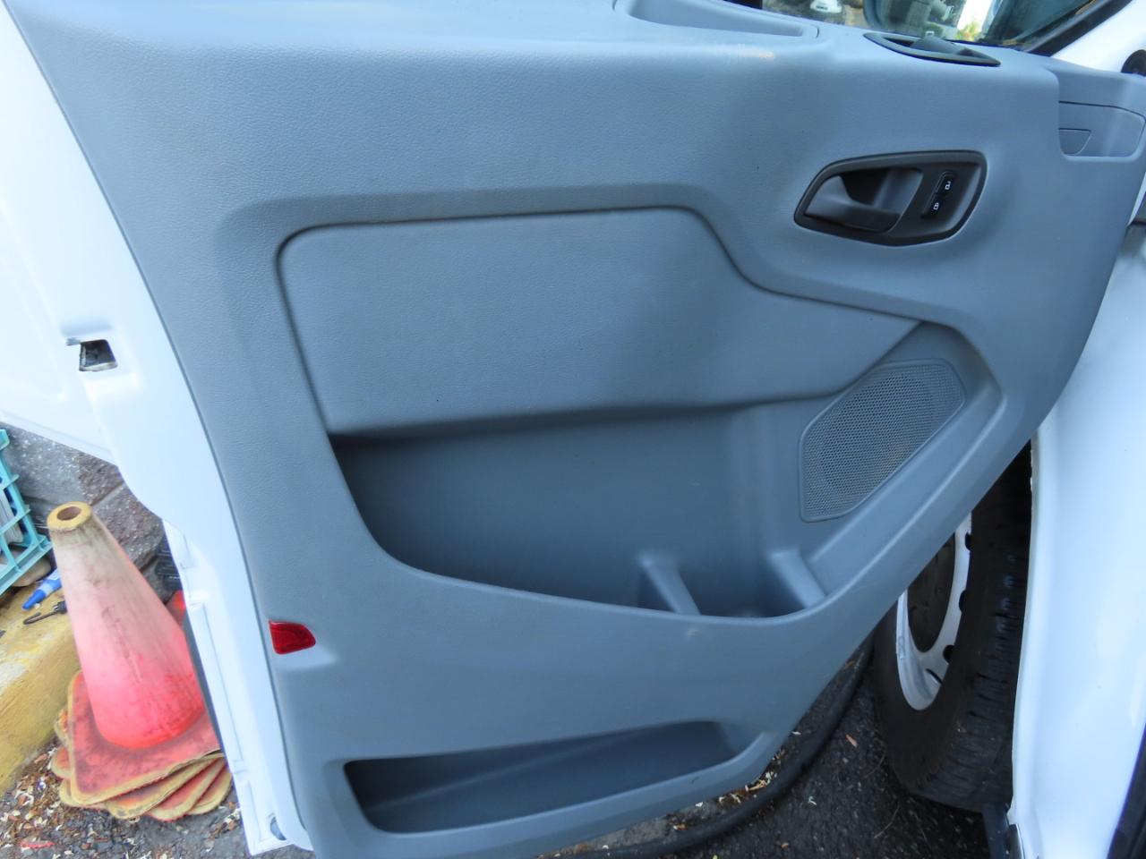 Ford Transit 150 Van Low Roof w/Sliding Pass. 130-in. WB 2015