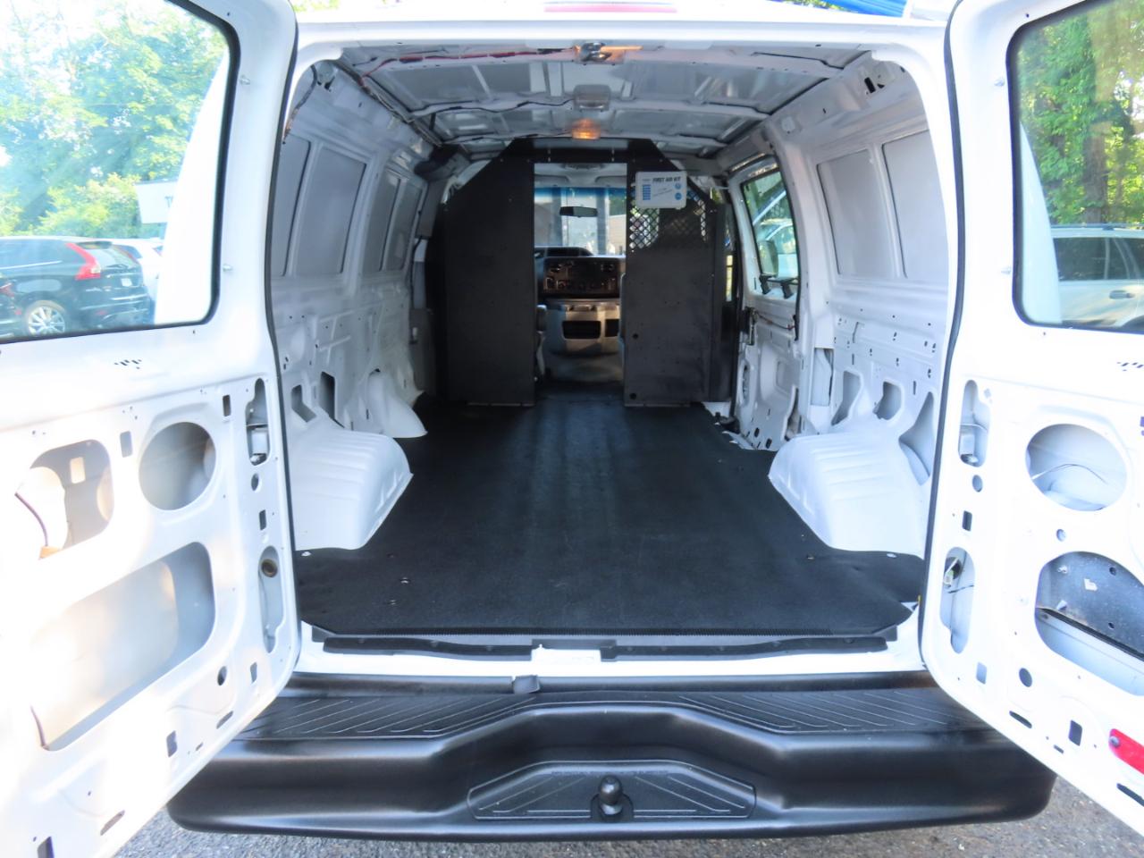 Ford Transit 150 Van Low Roof w/Sliding Pass. 130-in. WB 2015