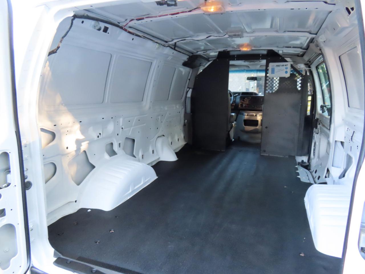Ford Transit 150 Van Low Roof w/Sliding Pass. 130-in. WB 2015