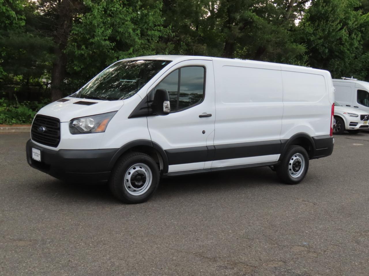 Ford Transit 250 Van Low Roof w/Sliding Pass. 130-in. WB 2016