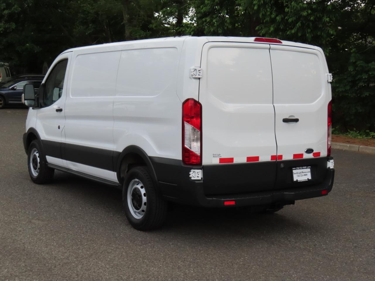 Ford Transit 250 Van Low Roof w/Sliding Pass. 130-in. WB 2016