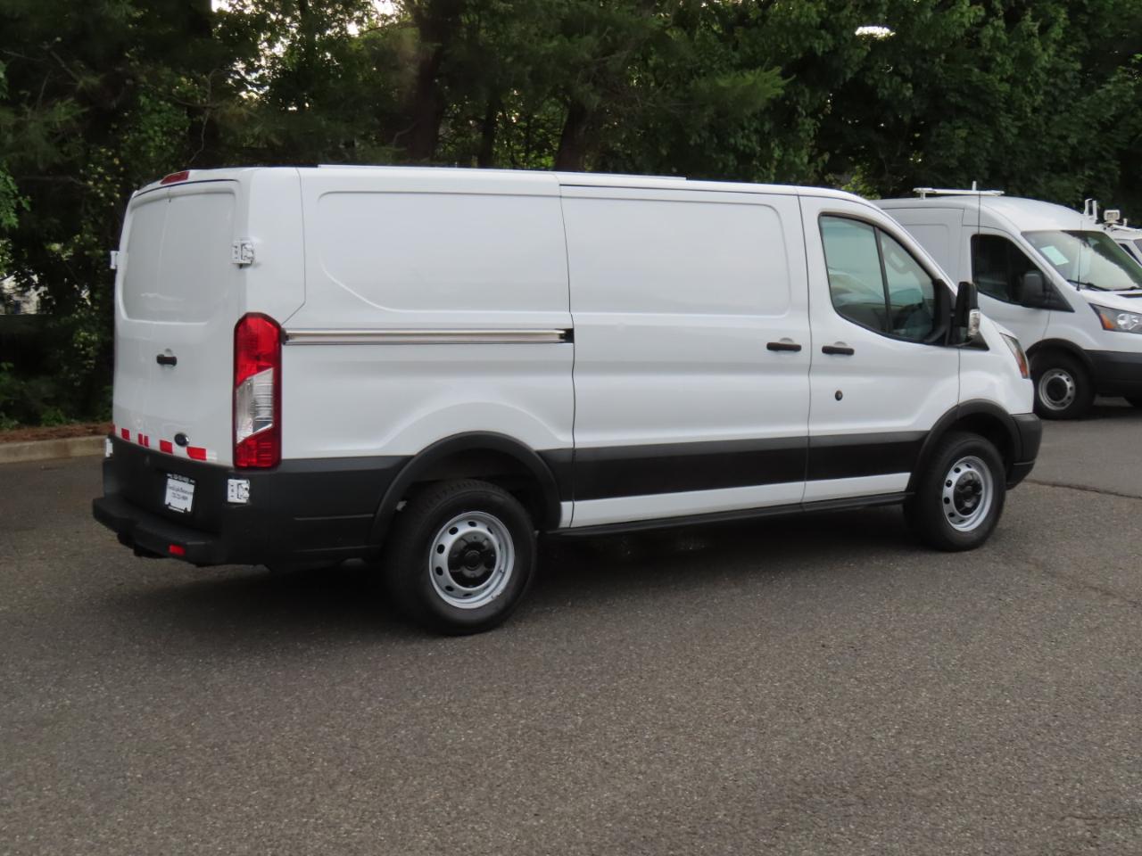 Ford Transit 250 Van Low Roof w/Sliding Pass. 130-in. WB 2016