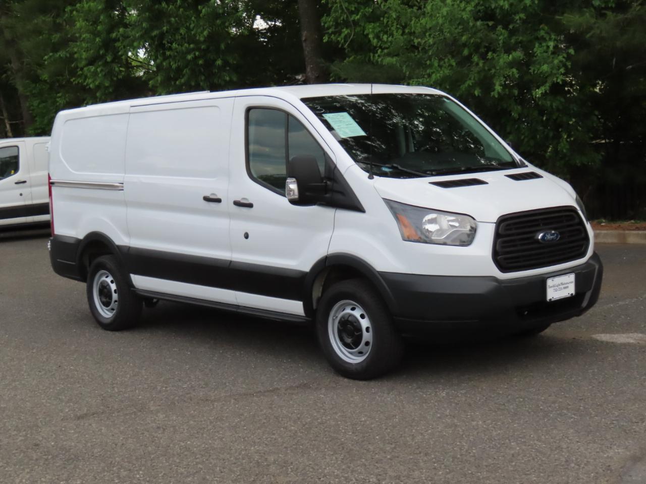 Ford Transit 250 Van Low Roof w/Sliding Pass. 130-in. WB 2016