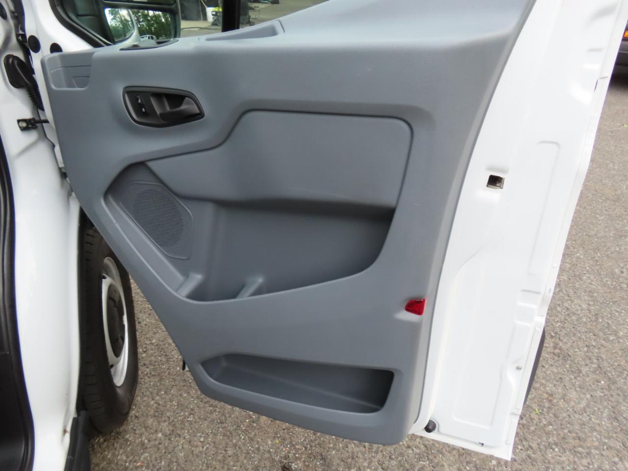 Ford Transit 250 Van Low Roof w/Sliding Pass. 130-in. WB 2016