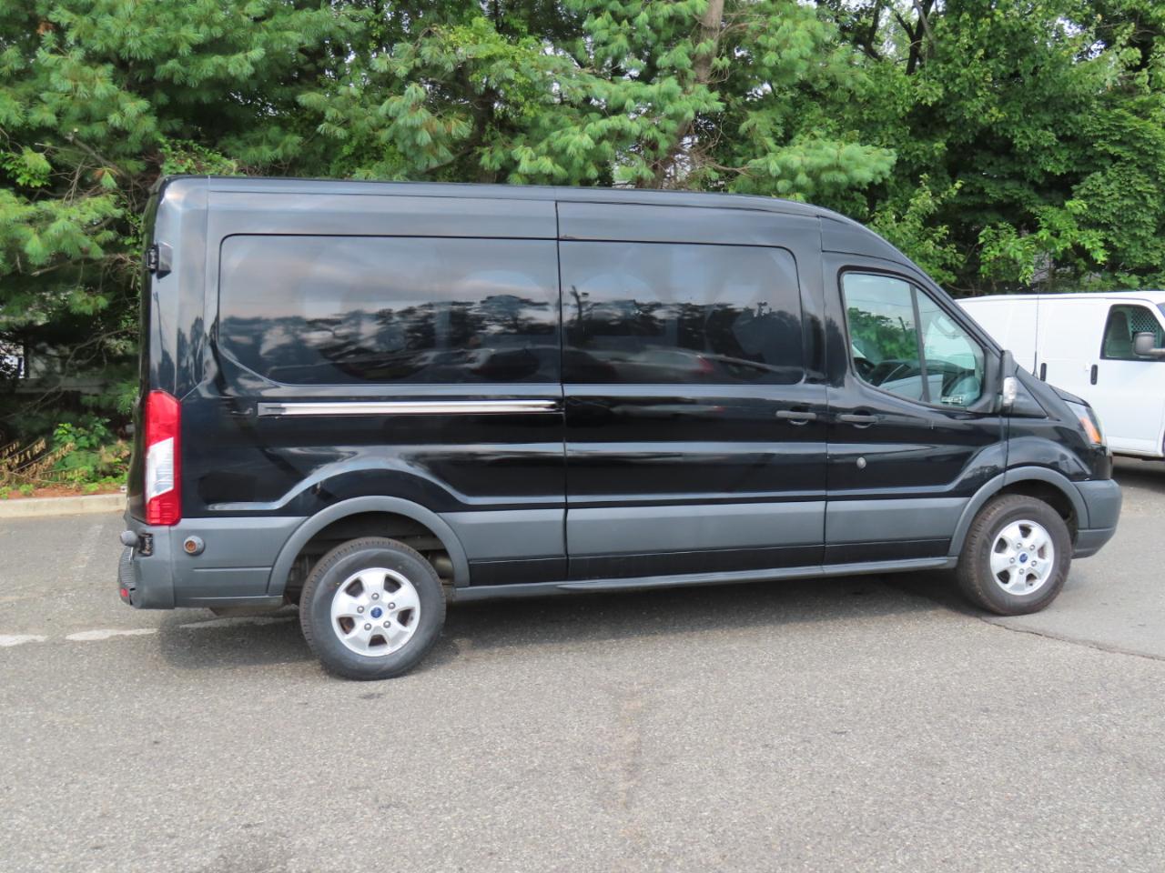 Ford Transit 250 Van Med. Roof w/Sliding Pass. 148-in. WB 2017