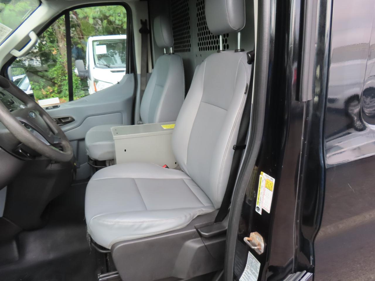 Ford Transit 250 Van Med. Roof w/Sliding Pass. 148-in. WB 2017