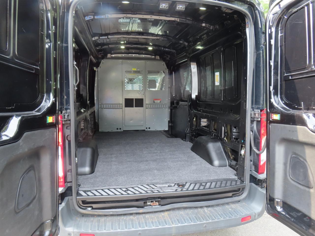 Ford Transit 250 Van Med. Roof w/Sliding Pass. 148-in. WB 2017
