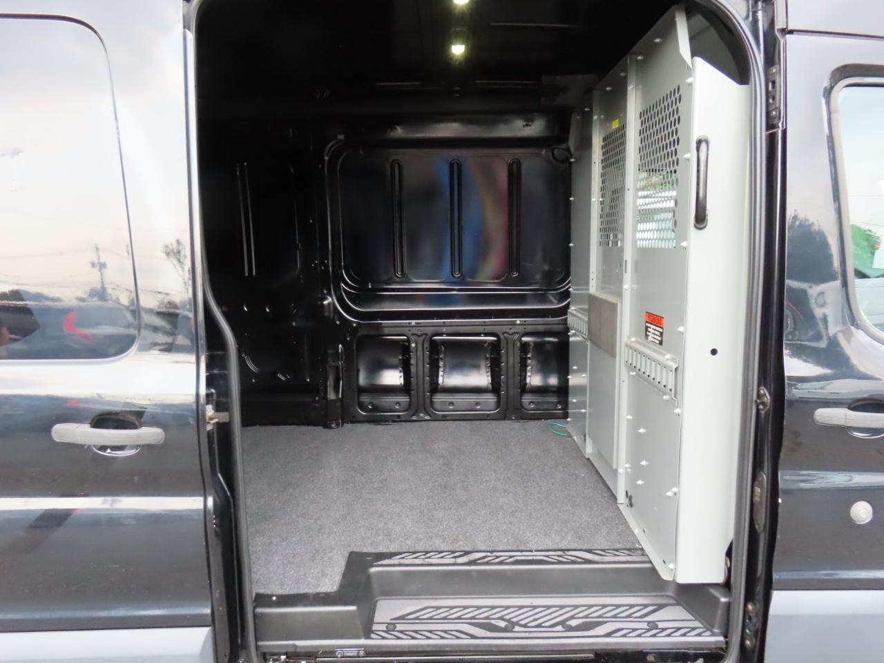 Ford Transit 250 Van Med. Roof w/Sliding Pass. 148-in. WB 2017