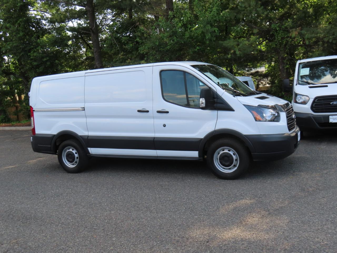 Ford Transit 150 Van Low Roof w/Sliding Pass. 130-in. WB 2018