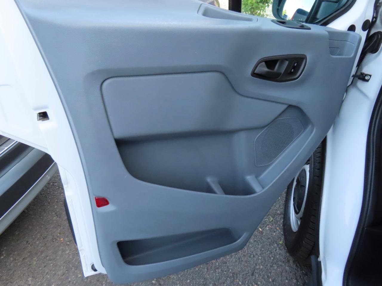 Ford Transit 150 Van Low Roof w/Sliding Pass. 148-in. WB 2018