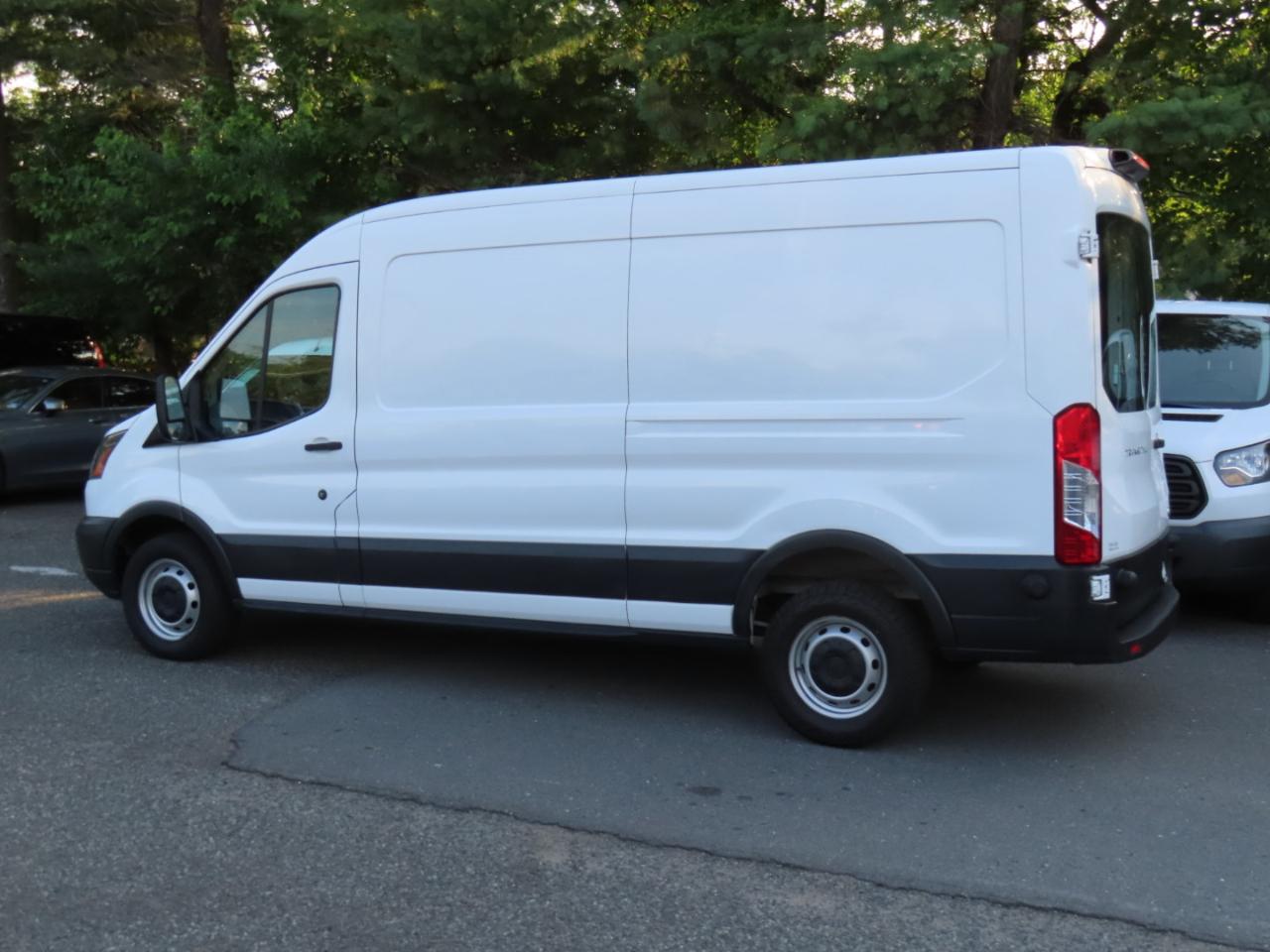 Ford Transit 250 Van Med. Roof w/Sliding Pass. 148-in. WB 2018