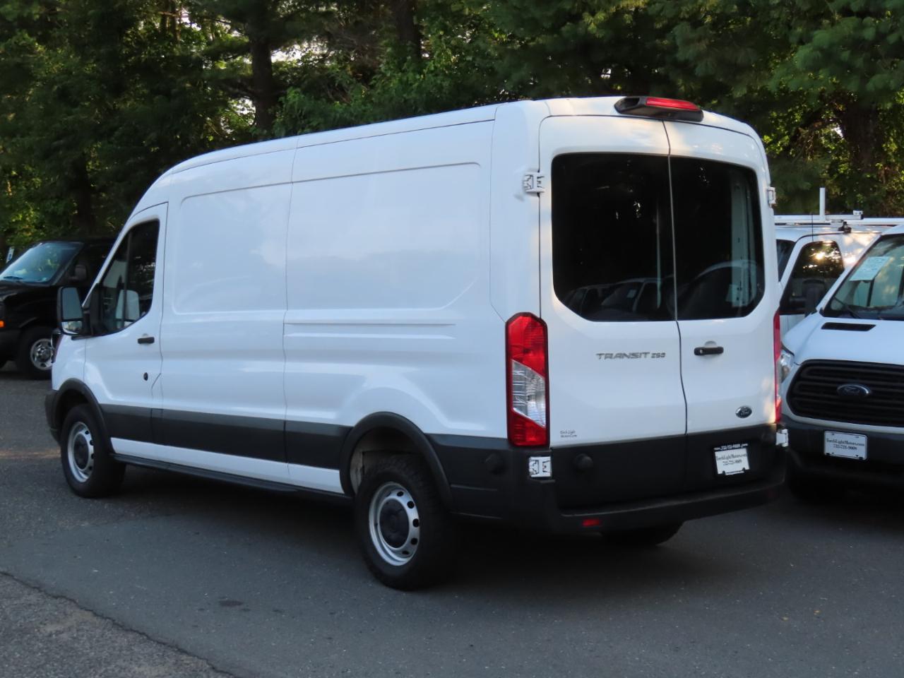 Ford Transit 250 Van Med. Roof w/Sliding Pass. 148-in. WB 2018