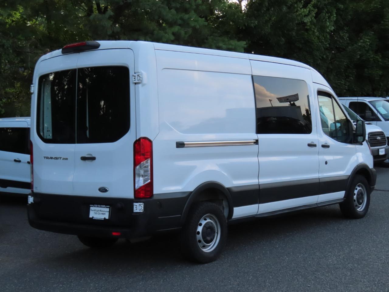 Ford Transit 250 Van Med. Roof w/Sliding Pass. 148-in. WB 2018