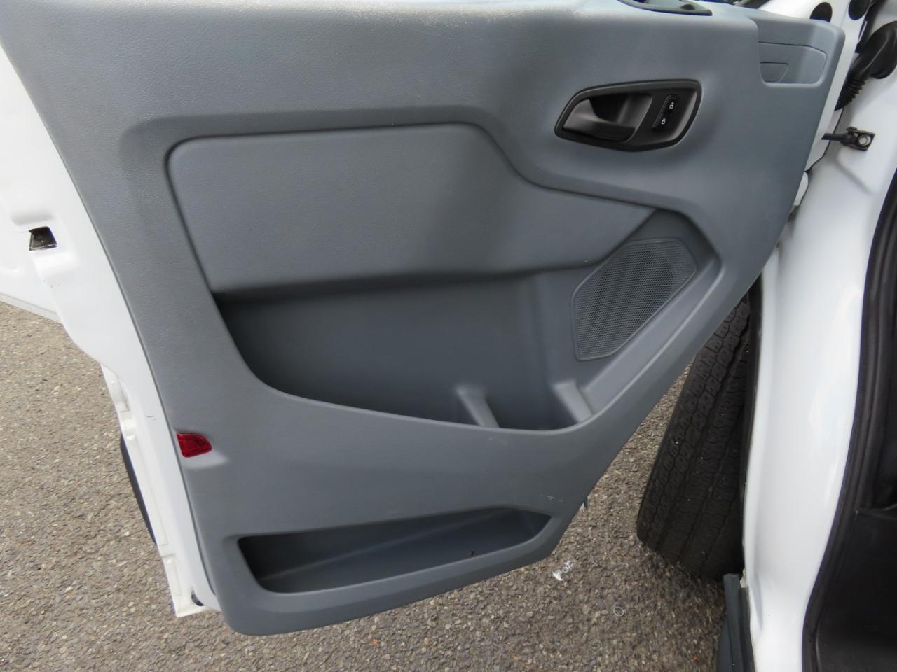 Ford Transit 250 Van Med. Roof w/Sliding Pass. 148-in. WB 2018