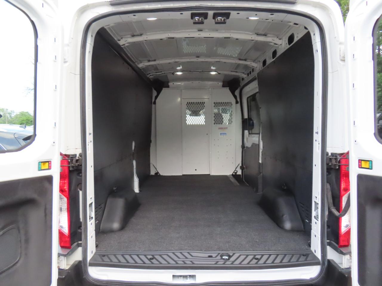 Ford Transit 250 Van Med. Roof w/Sliding Pass. 148-in. WB 2018