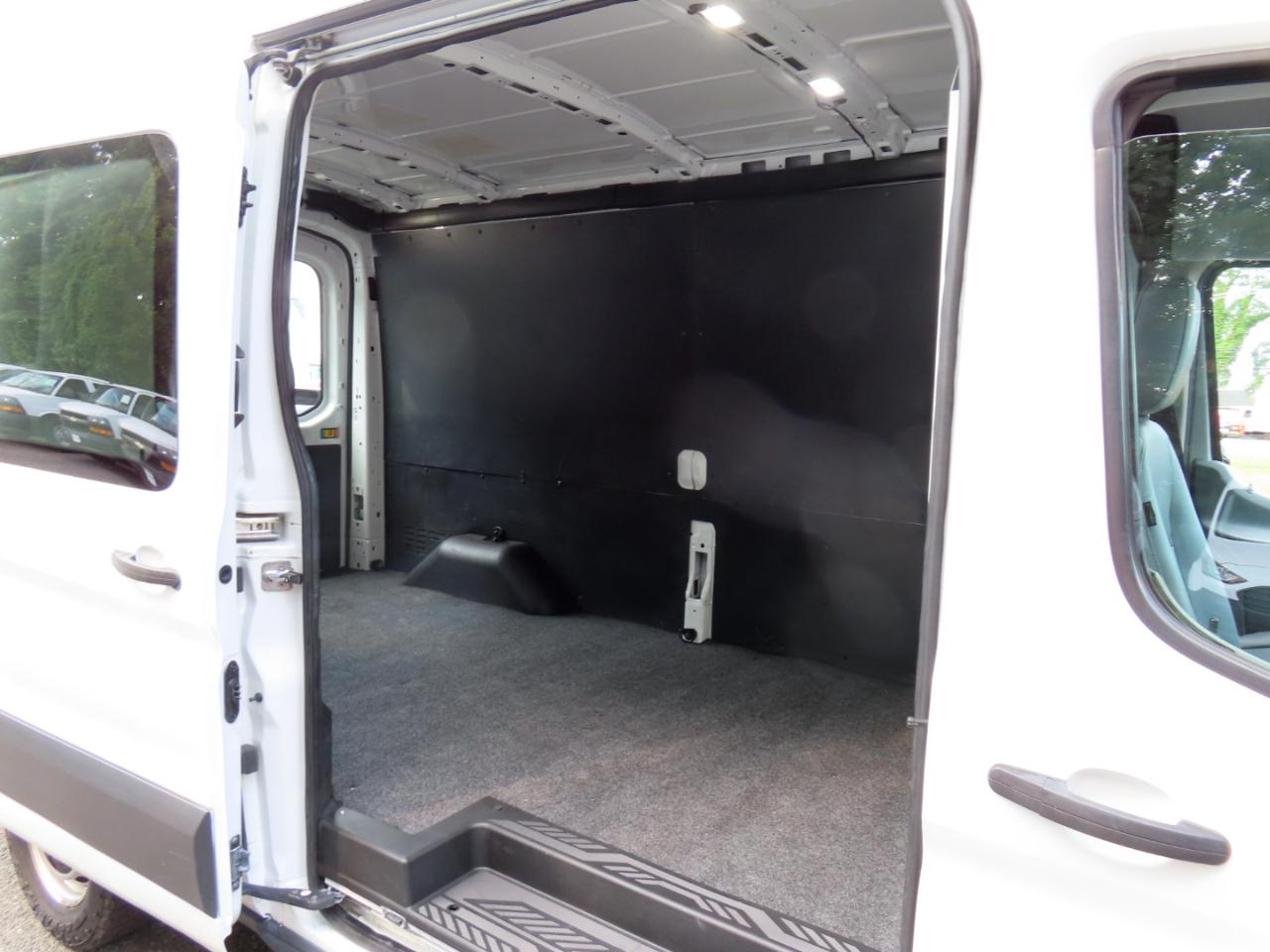 Ford Transit 250 Van Med. Roof w/Sliding Pass. 148-in. WB 2018
