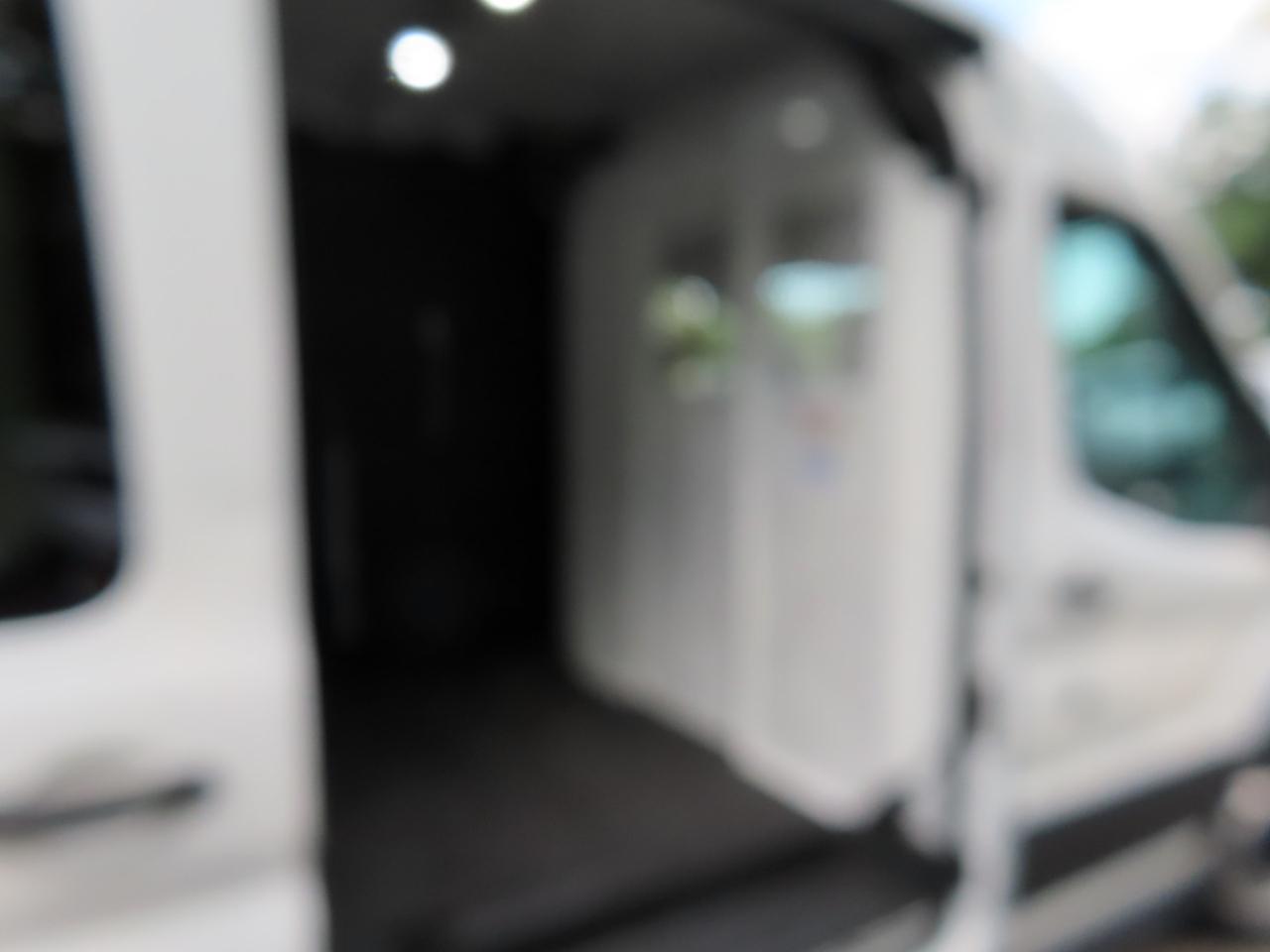 Ford Transit 250 Van Med. Roof w/Sliding Pass. 148-in. WB 2018