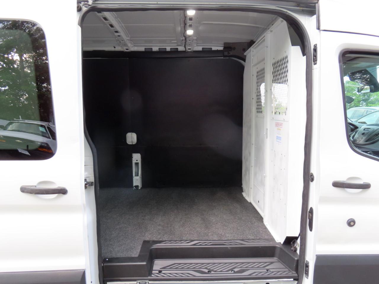 Ford Transit 250 Van Med. Roof w/Sliding Pass. 148-in. WB 2018