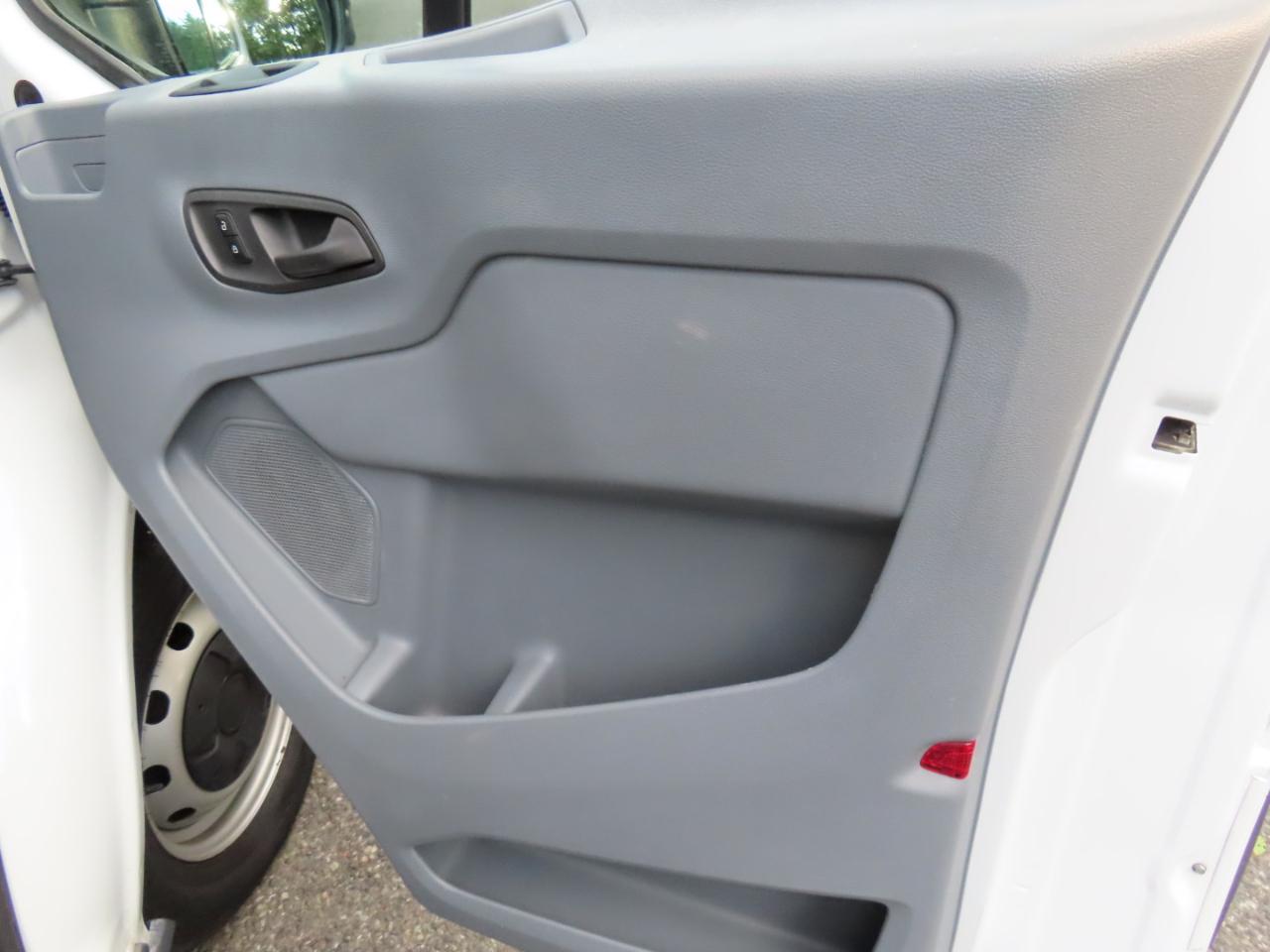 Ford Transit 250 Van Med. Roof w/Sliding Pass. 148-in. WB 2018
