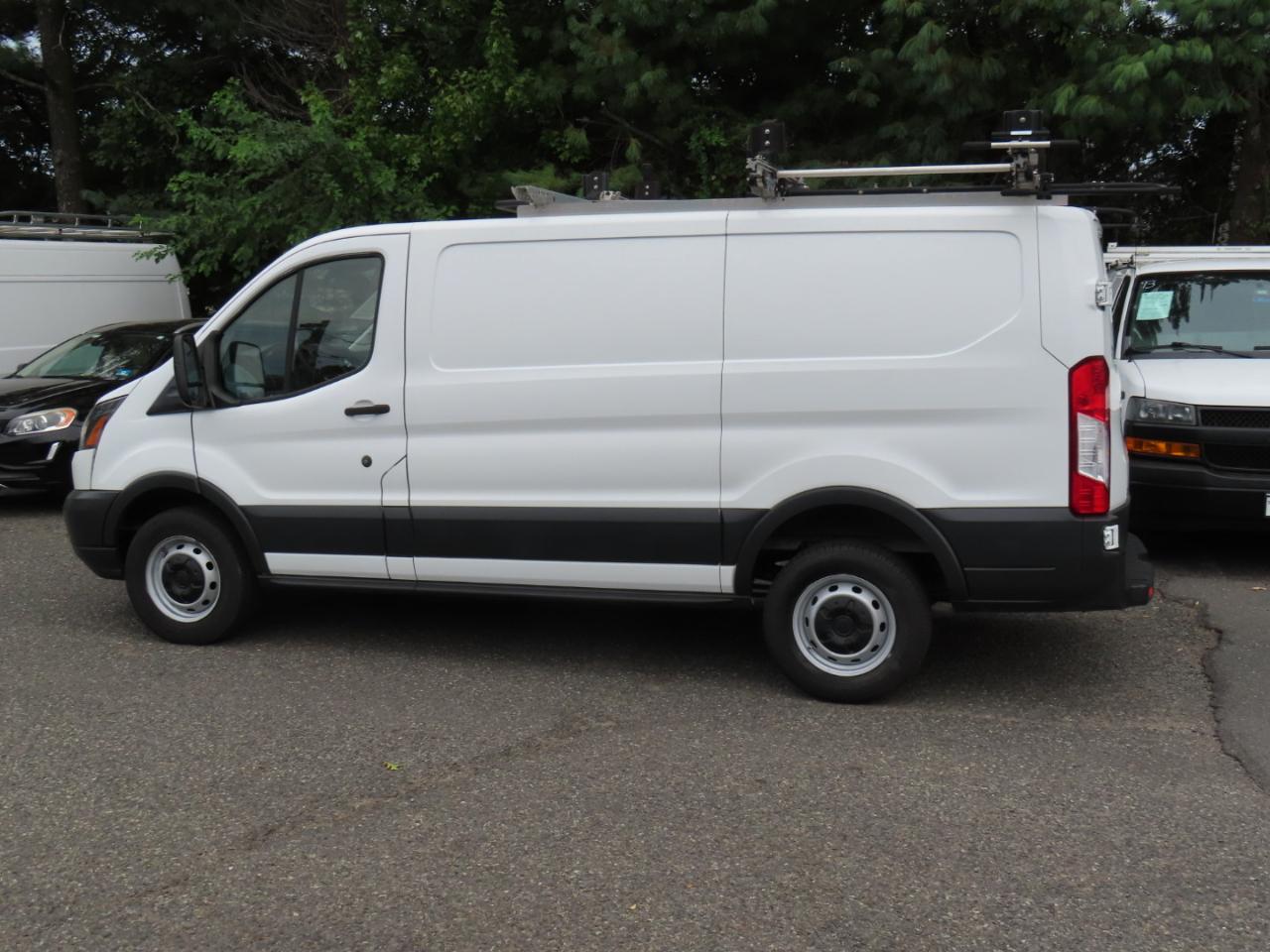 Ford Transit 250 Van Low Roof w/Sliding Pass. 130-in. WB 2018