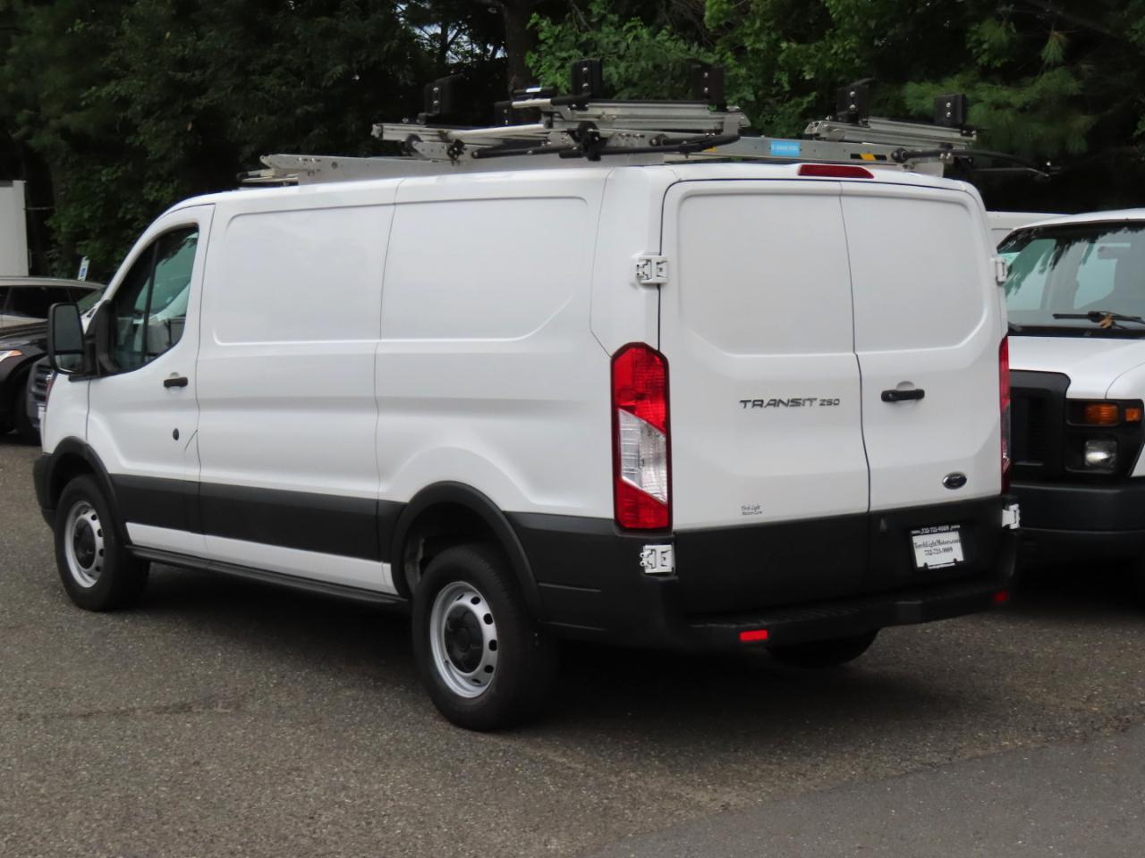 Ford Transit 250 Van Low Roof w/Sliding Pass. 130-in. WB 2018
