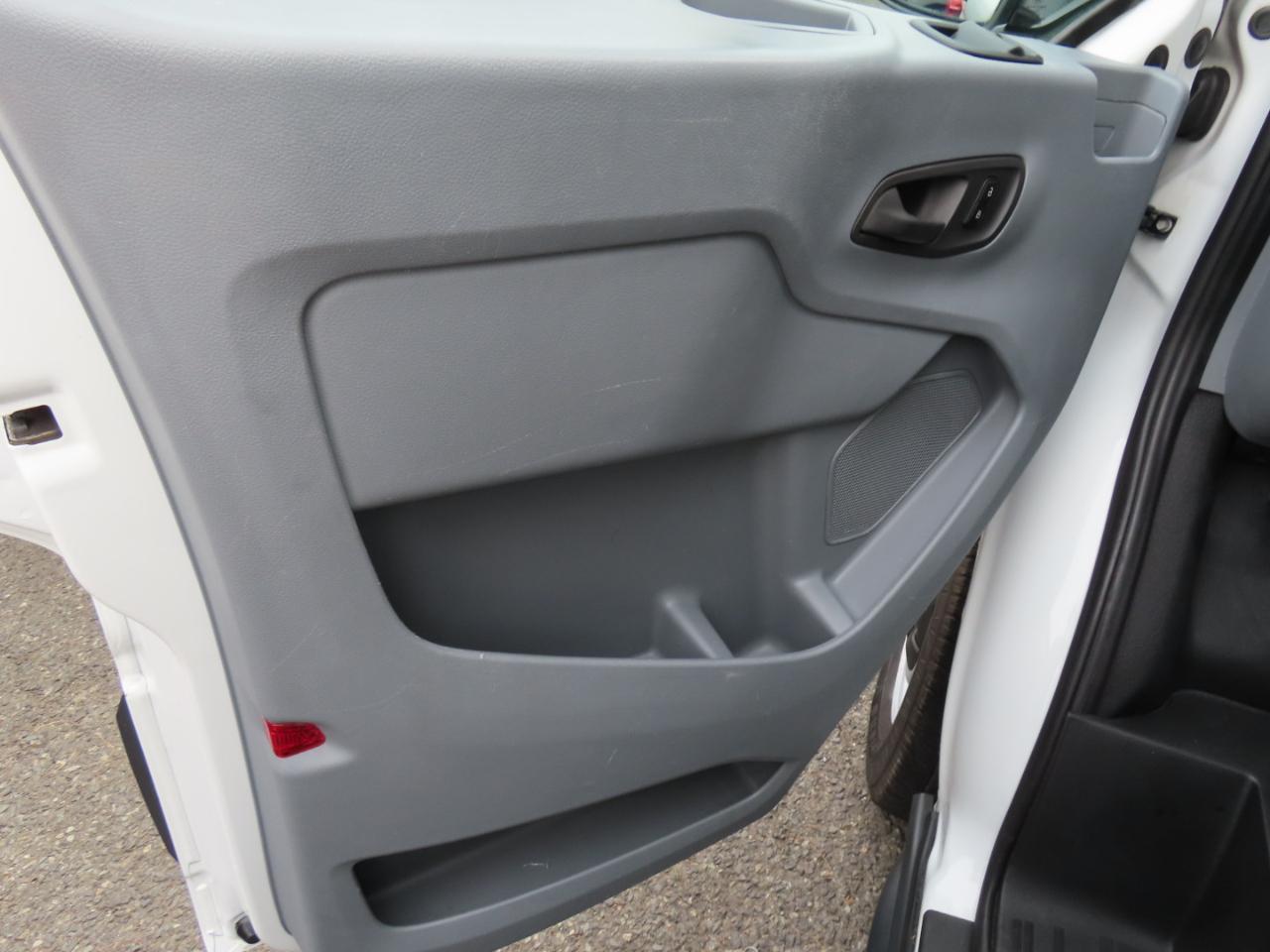 Ford Transit 250 Van Low Roof w/Sliding Pass. 130-in. WB 2018