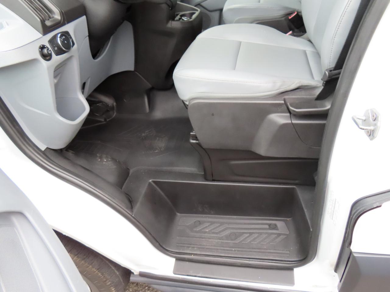Ford Transit 250 Van Low Roof w/Sliding Pass. 130-in. WB 2018