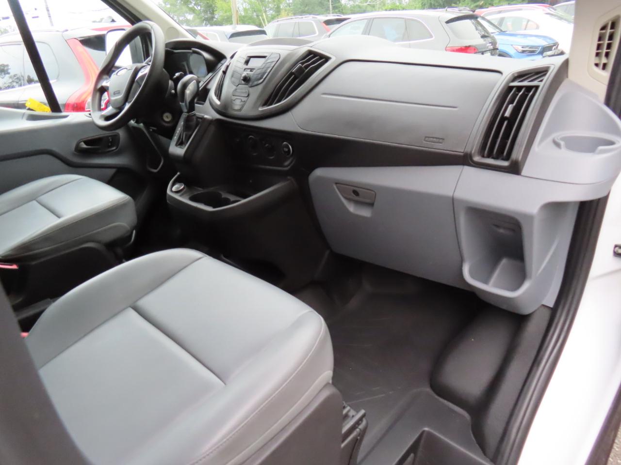 Ford Transit 250 Van Low Roof w/Sliding Pass. 130-in. WB 2018