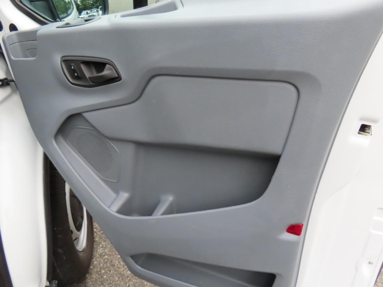 Ford Transit 250 Van Low Roof w/Sliding Pass. 130-in. WB 2018