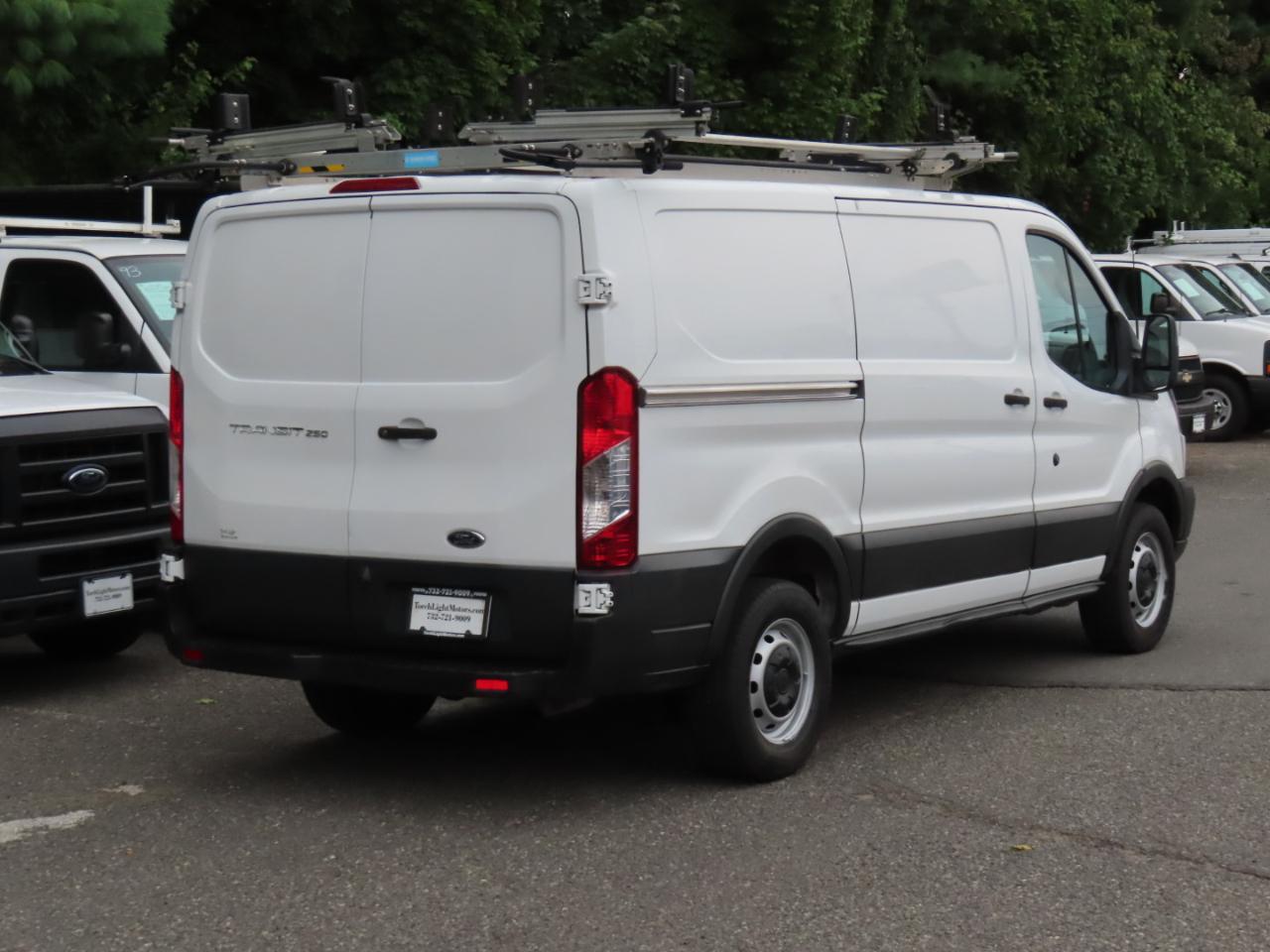 Ford Transit 250 Van Low Roof w/Sliding Pass. 130-in. WB 2018