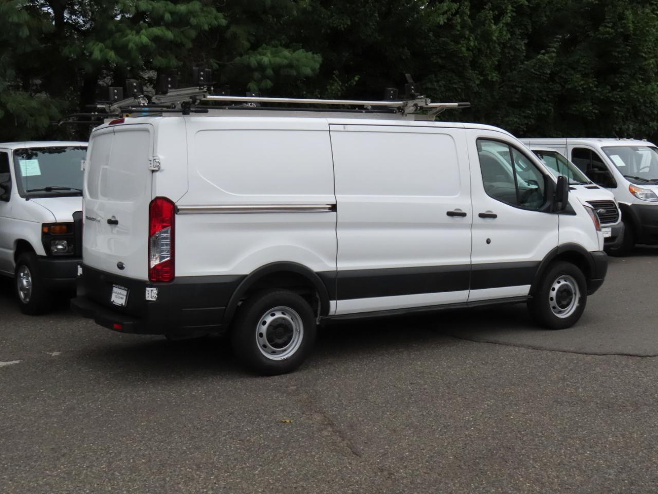 Ford Transit 250 Van Low Roof w/Sliding Pass. 130-in. WB 2018