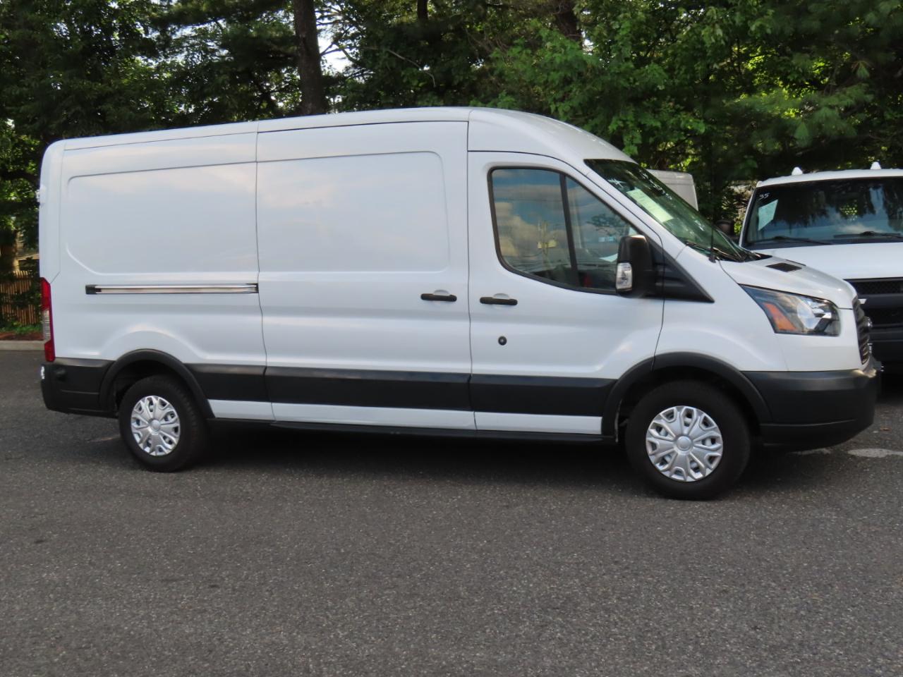 Ford Transit 150 Van Med. Roof w/Sliding Pass. 148-in. WB 2018
