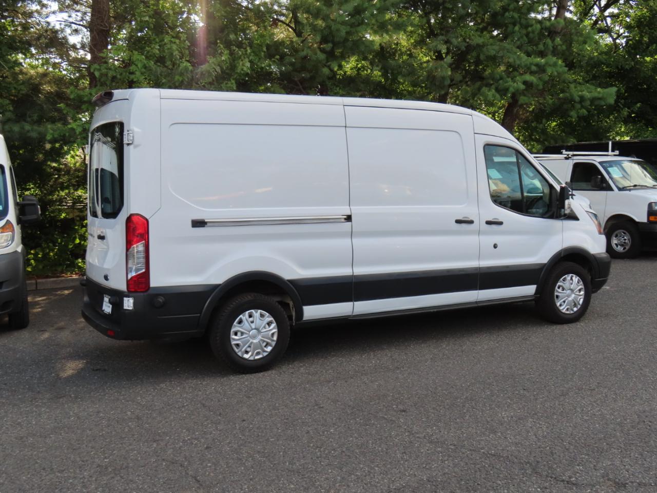 Ford Transit 150 Van Med. Roof w/Sliding Pass. 148-in. WB 2018