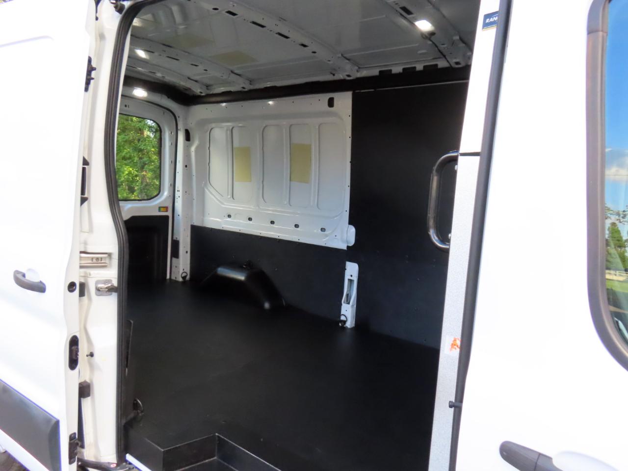 Ford Transit 150 Van Med. Roof w/Sliding Pass. 148-in. WB 2018