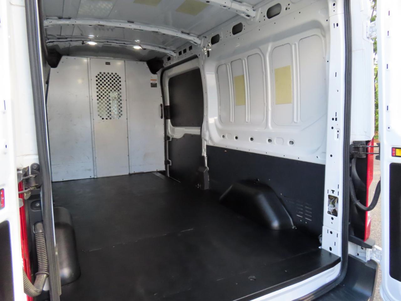 Ford Transit 150 Van Med. Roof w/Sliding Pass. 148-in. WB 2018