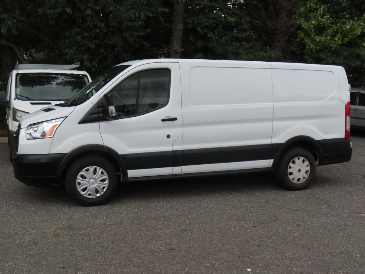 Ford Transit 150 Van Low Roof 60/40 Pass. 130-in. WB 2017