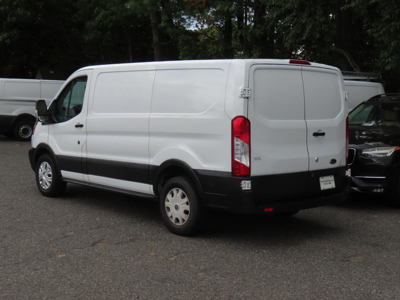 Ford Transit 150 Van Low Roof 60/40 Pass. 130-in. WB 2017
