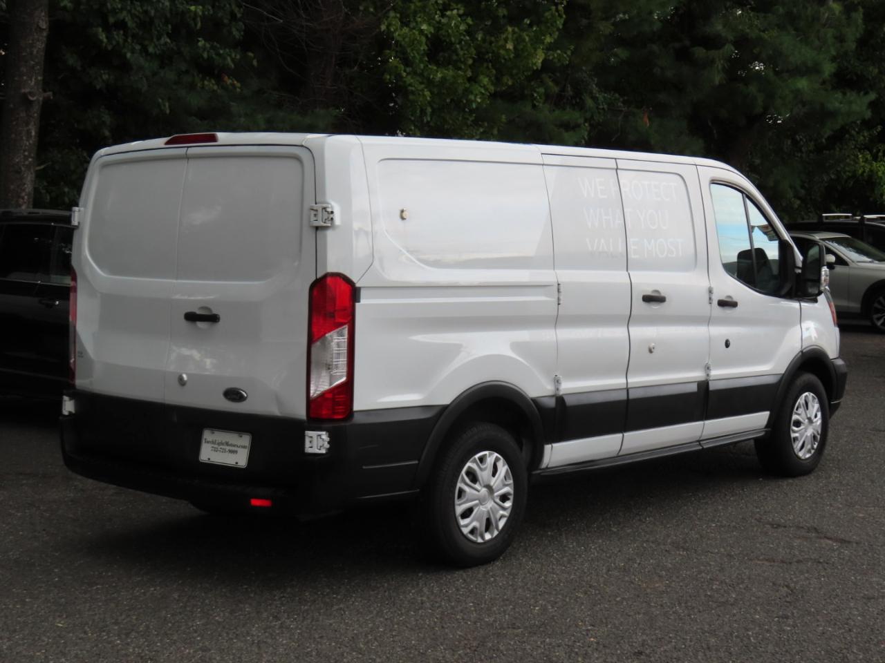Ford Transit 150 Van Low Roof 60/40 Pass. 130-in. WB 2017