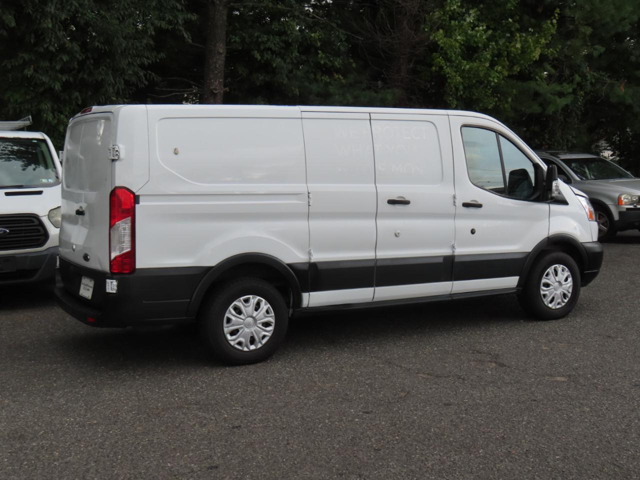 Ford Transit 150 Van Low Roof 60/40 Pass. 130-in. WB 2017