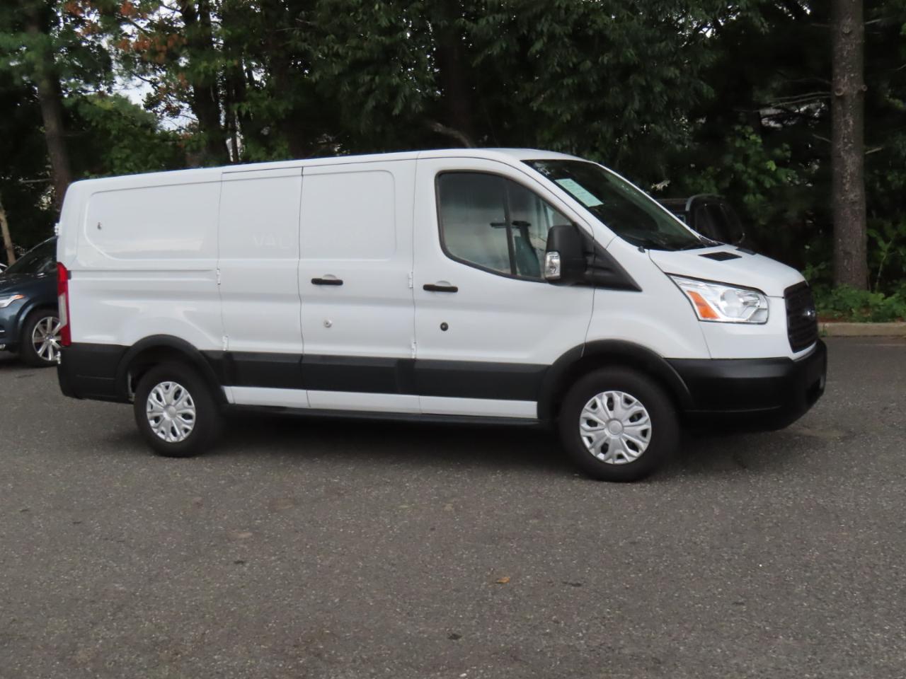Ford Transit 150 Van Low Roof 60/40 Pass. 130-in. WB 2017