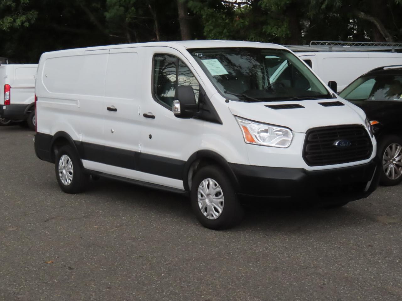 Ford Transit 150 Van Low Roof 60/40 Pass. 130-in. WB 2017