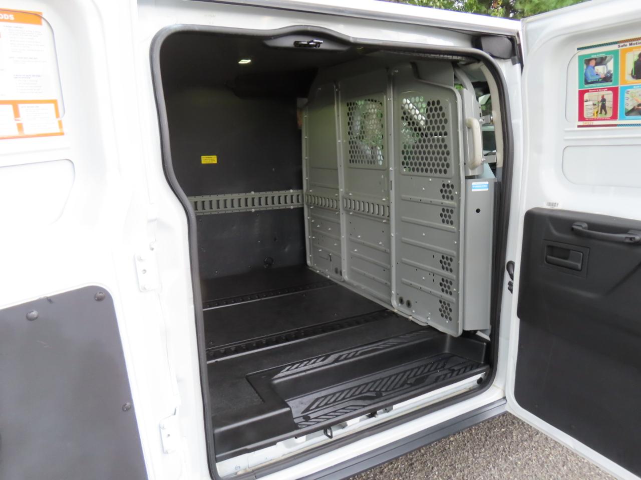 Ford Transit 150 Van Low Roof 60/40 Pass. 130-in. WB 2017
