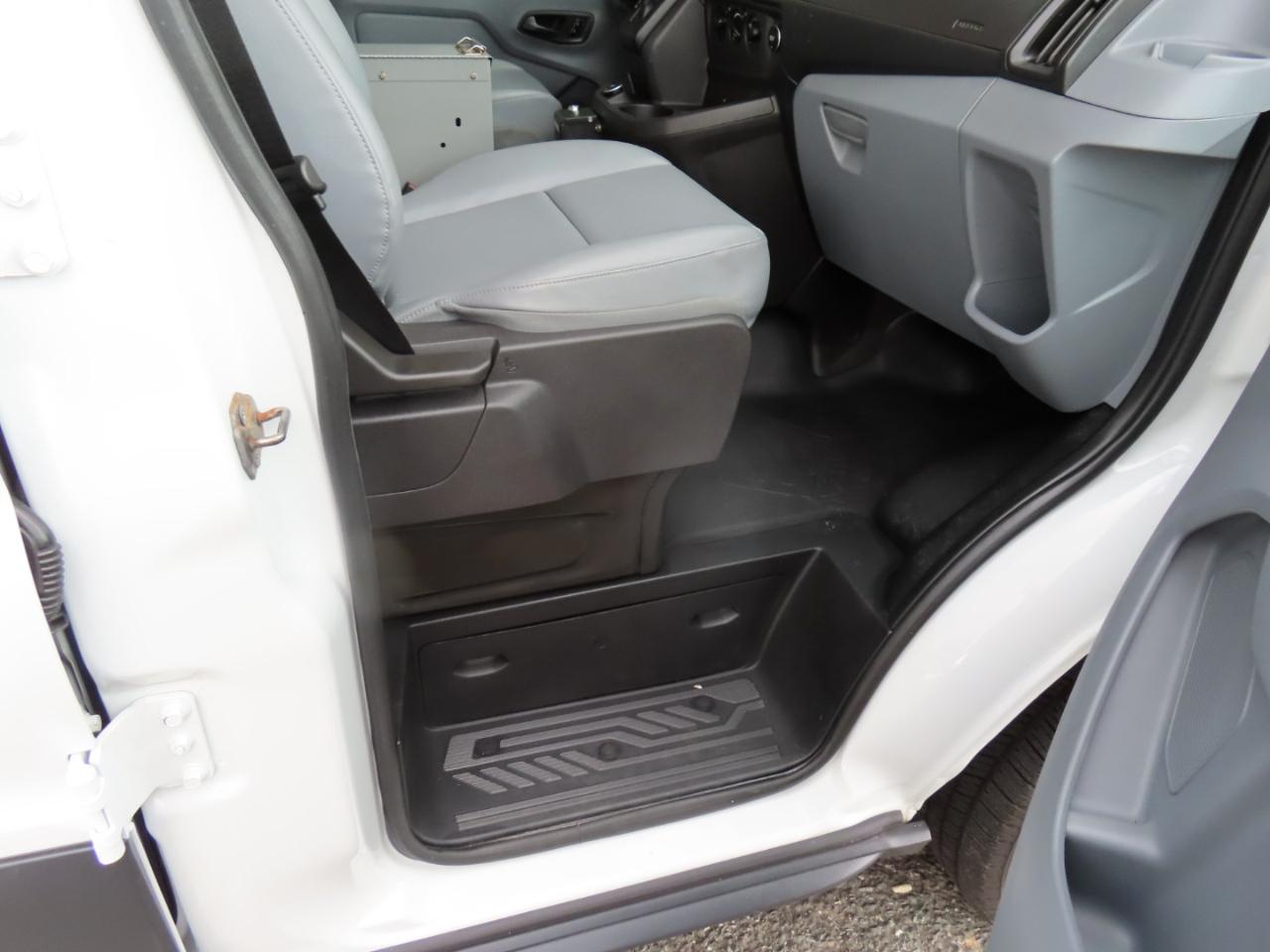 Ford Transit 150 Van Low Roof 60/40 Pass. 130-in. WB 2017