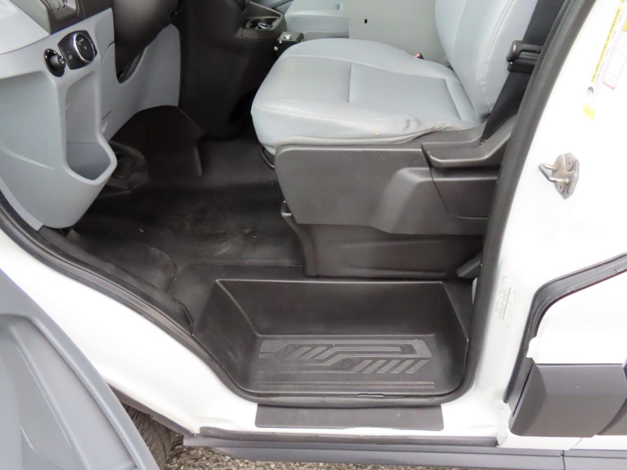 Ford Transit 150 Van Low Roof 60/40 Pass. 130-in. WB 2017